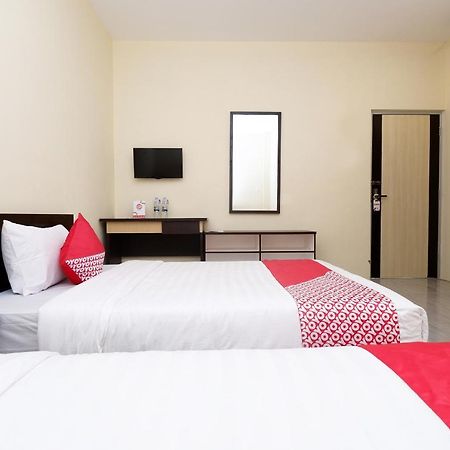 Oyo 1998 Harmonis Hotel Purwokerto Kültér fotó