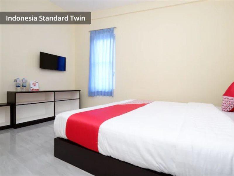 Oyo 1998 Harmonis Hotel Purwokerto Kültér fotó