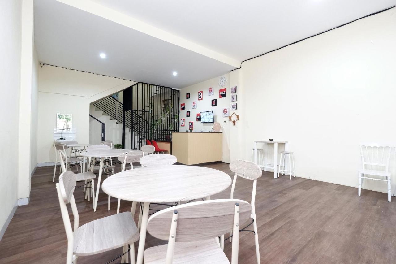 Oyo 1998 Harmonis Hotel Purwokerto Kültér fotó