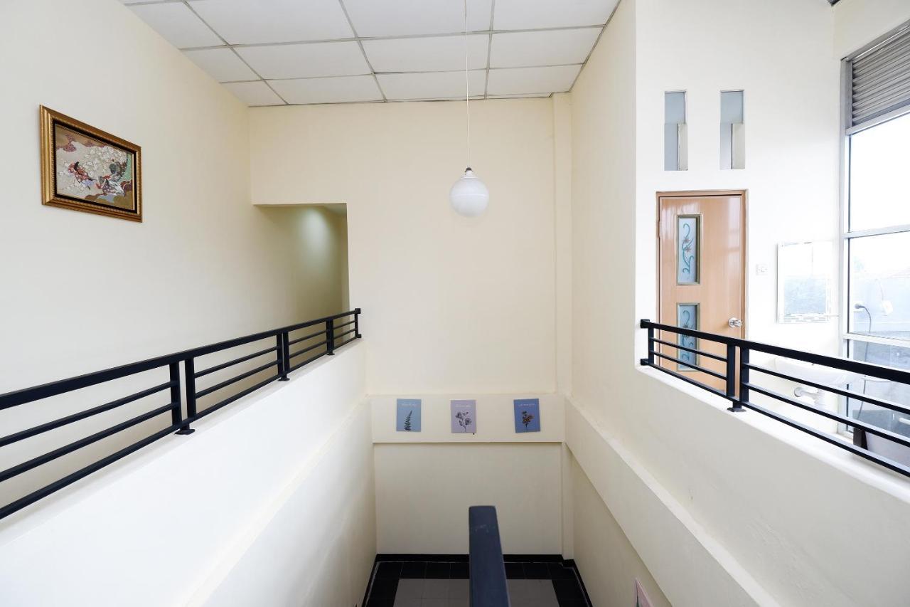 Oyo 1998 Harmonis Hotel Purwokerto Kültér fotó