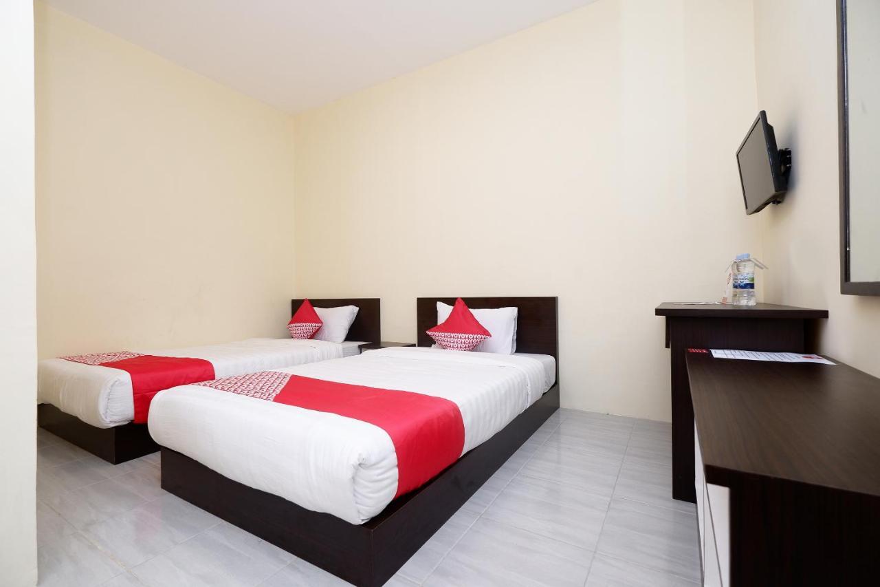 Oyo 1998 Harmonis Hotel Purwokerto Kültér fotó