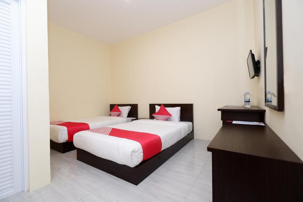 Oyo 1998 Harmonis Hotel Purwokerto Kültér fotó
